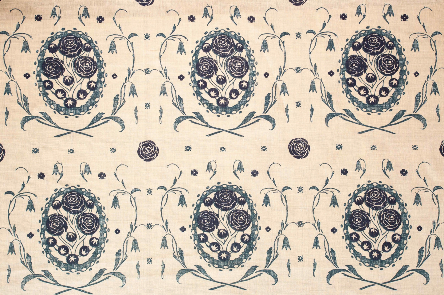 Alice Sergeant | Pivoine Reverse